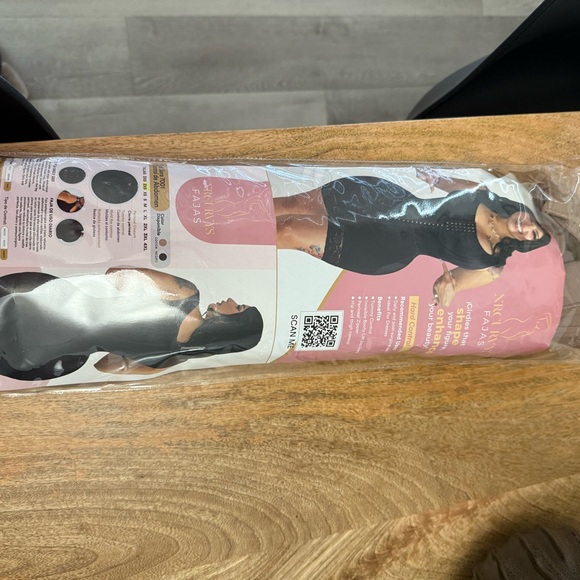 100% Colombian stage 3 faja size 2xs (2 sizes bigger in glutes) - Picture 8 of 10